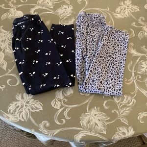 2 pair of leggings